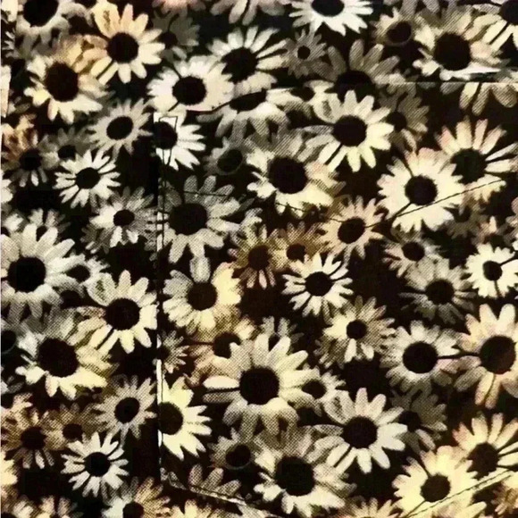 Rugby University Mens Button Down Black, White, & Gray Floral Shirt, size large - Picture 3 of 4